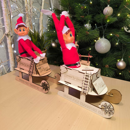 🎅🛷 Elfo Travieso con Trineo de Madera 🎄